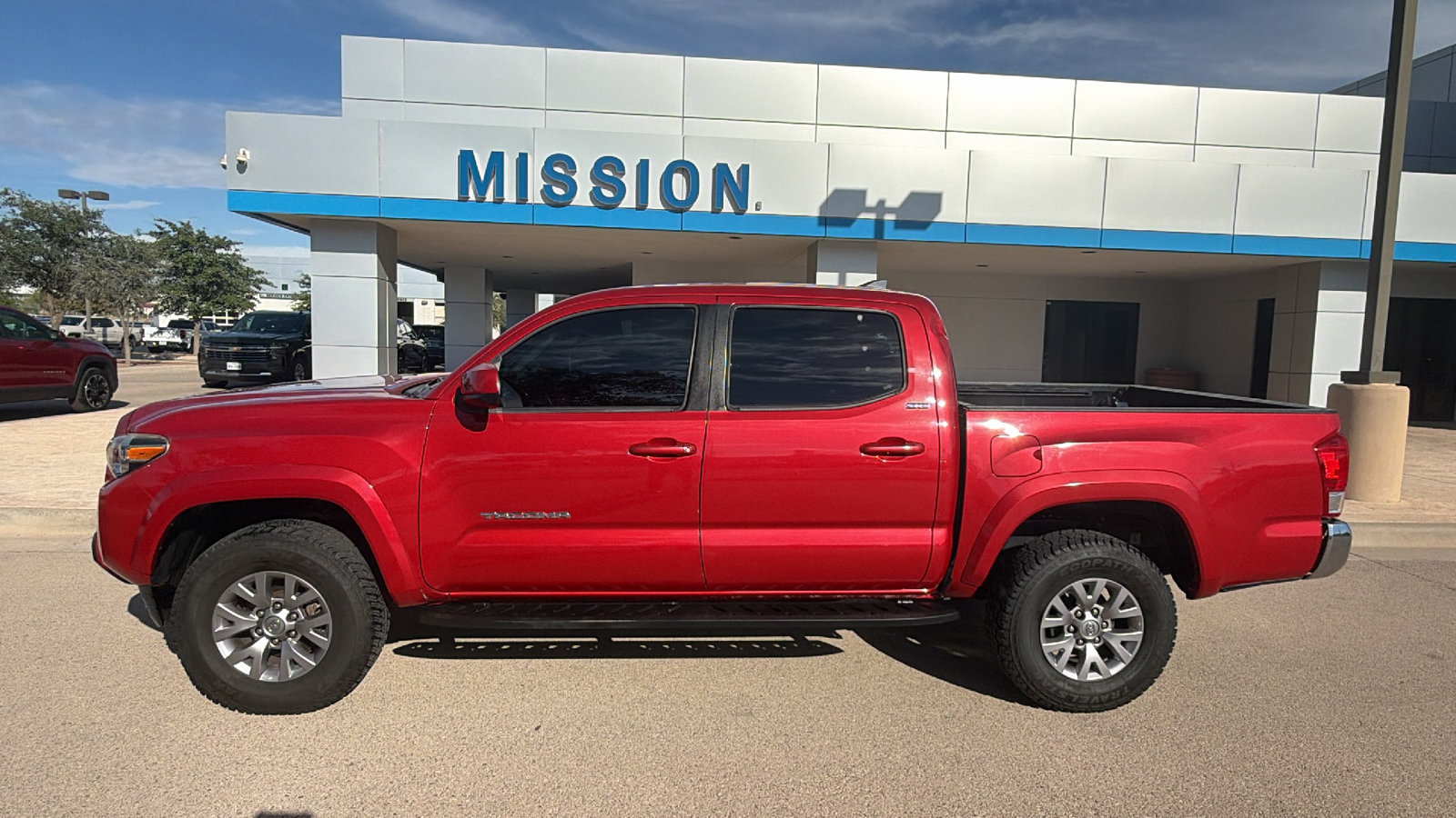 Used 2016 Toyota Tacoma SR5 w/ SR5 Appearance Package (SN) RWD image 2