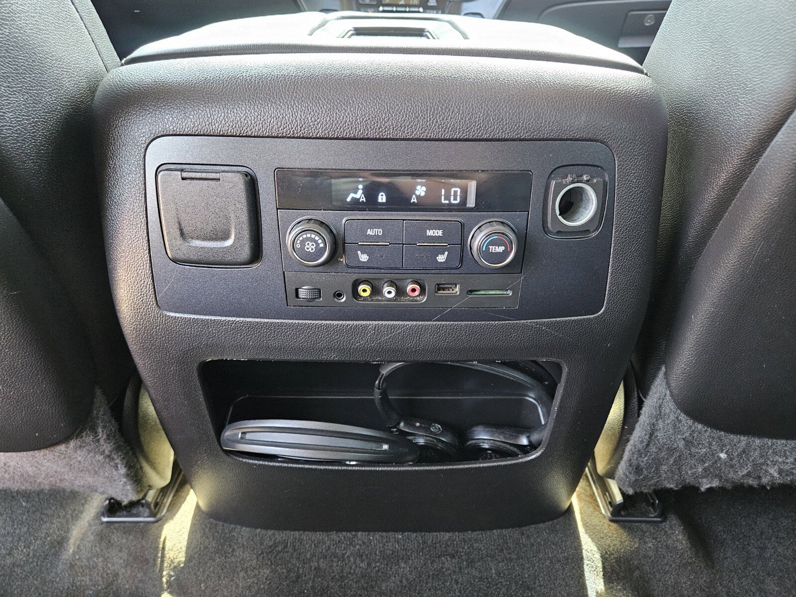 Used 2015 Chevrolet Suburban LTZ AWD/4WD image 11