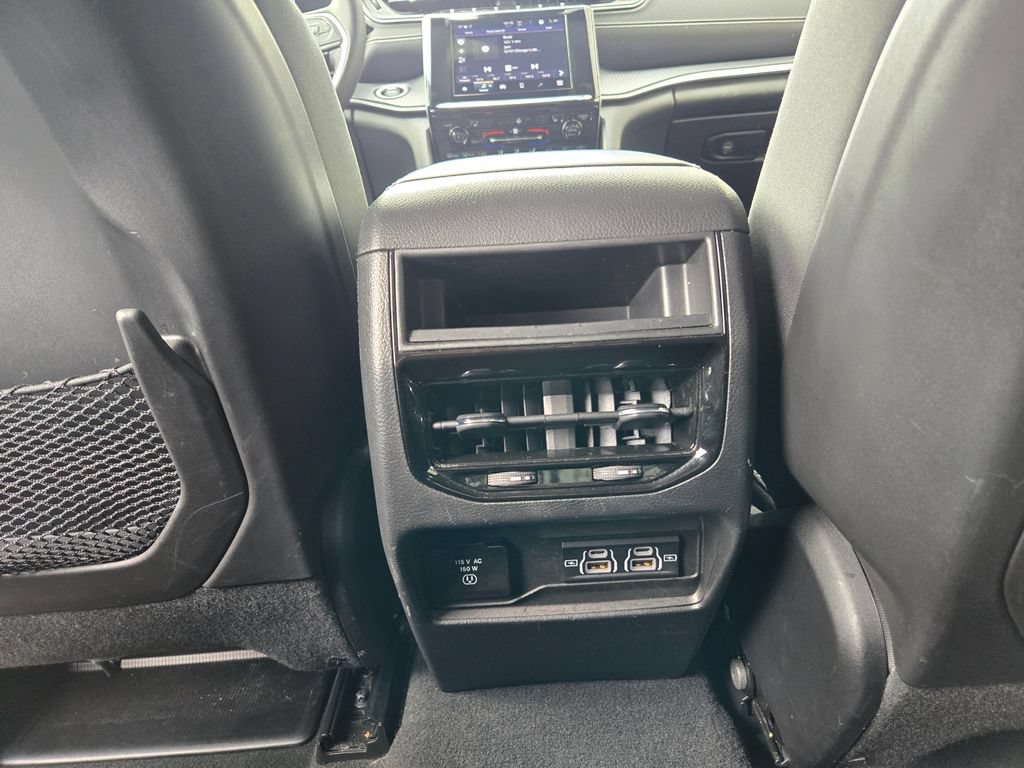 Used 2023 Jeep Grand Cherokee Laredo w/ Luxury Tech Group I AWD/4WD image 35