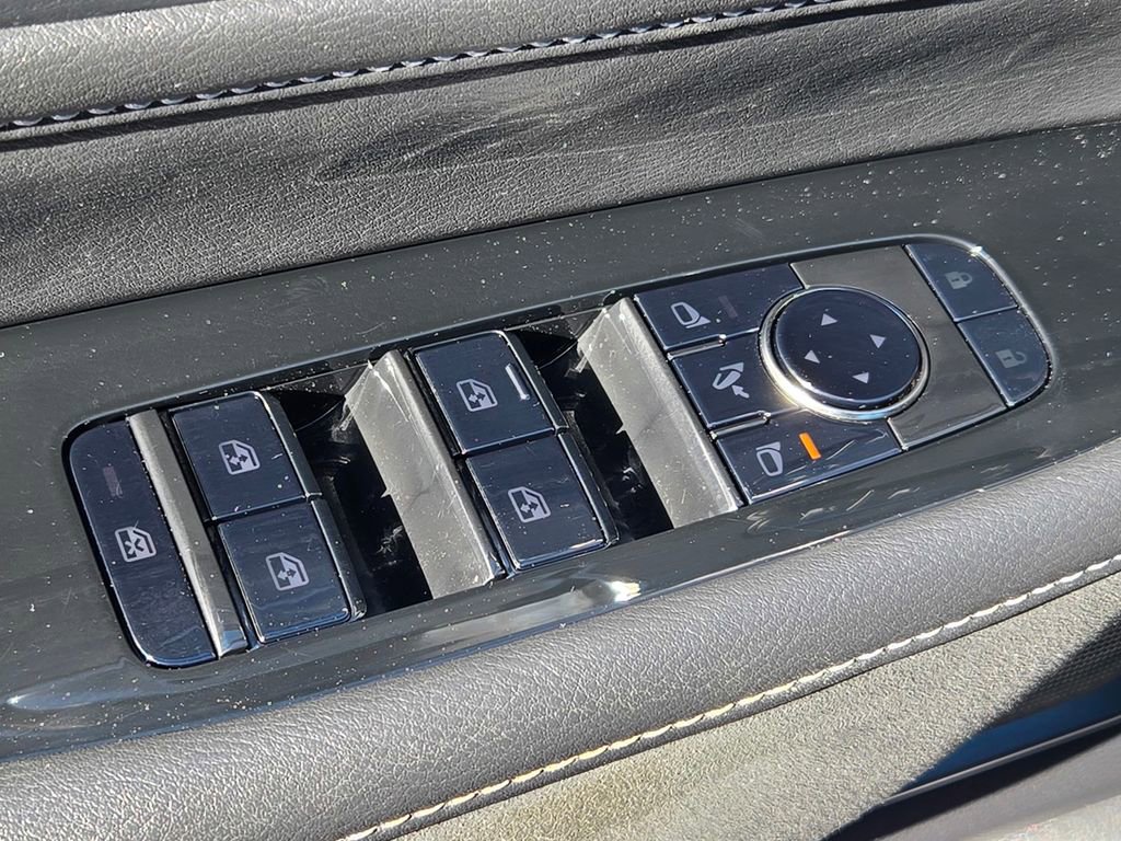 Used 2025 INFINITI QX80 Sensory image 17