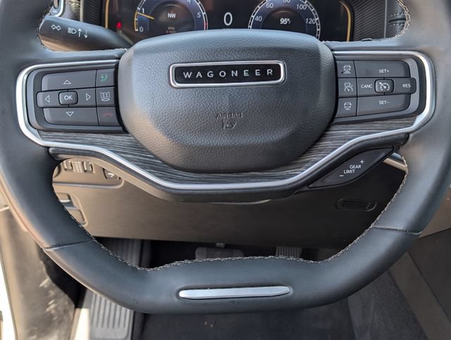 Used 2024 Jeep Wagoneer L Series II RWD image 5