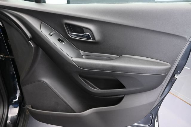 Used 2017 Chevrolet Trax LS FWD image 31