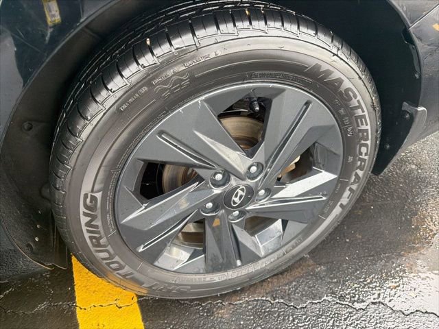 Used 2022 Hyundai Elantra SEL FWD image 11