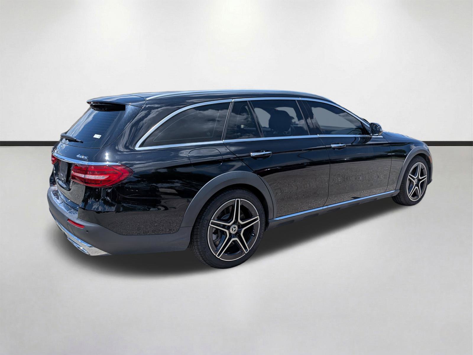Used 2023 Mercedes-Benz E 450 4MATIC All-Terrain Wagon w/ Premium Package image 4
