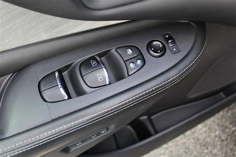 Used 2015 Nissan Murano SL w/ Cargo Package image 14