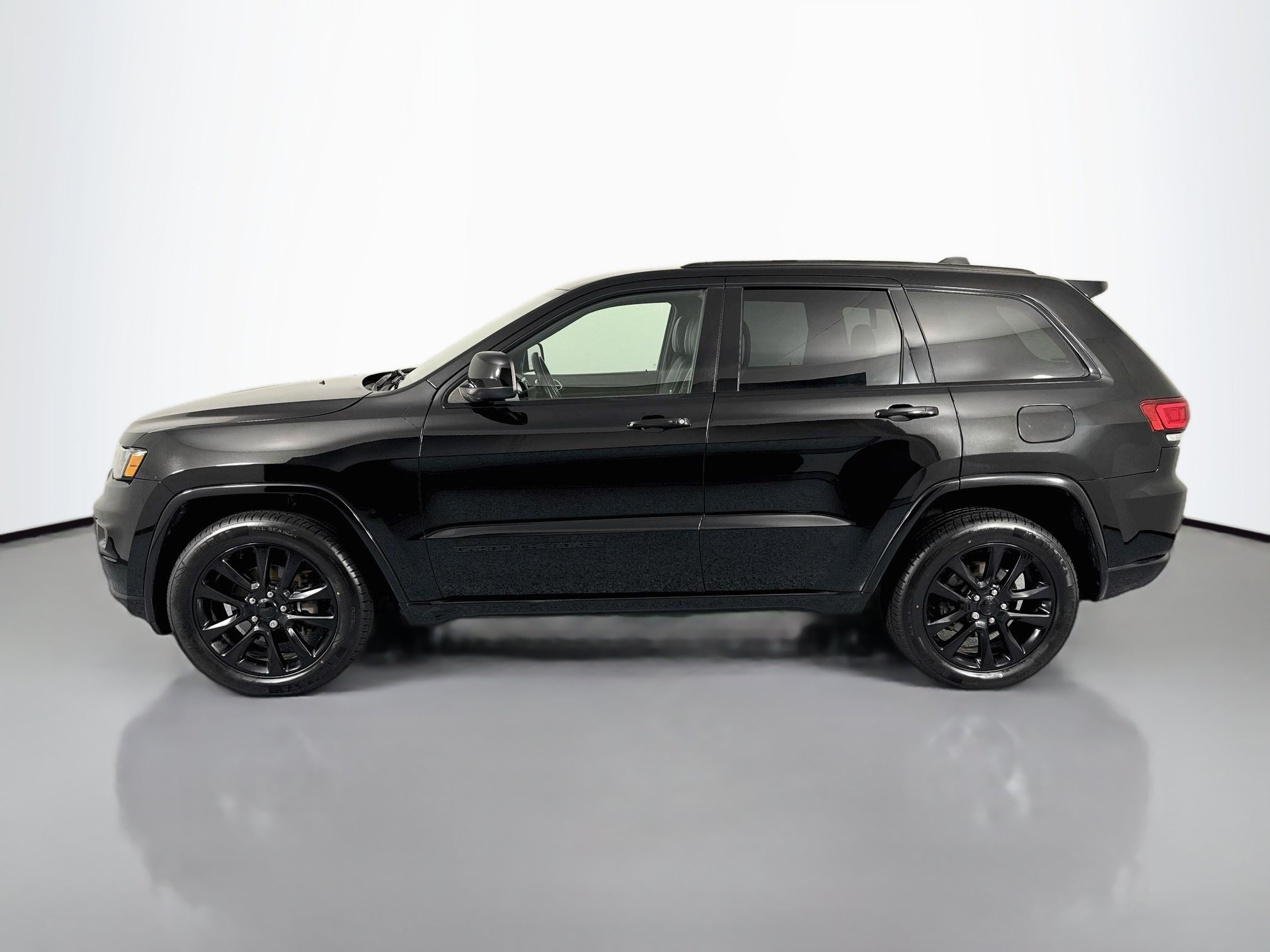 Used 2018 Jeep Grand Cherokee Altitude AWD/4WD image 8