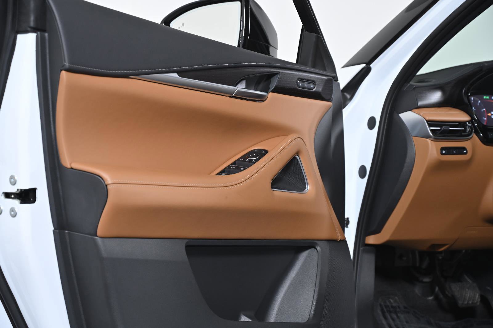 Used 2026 INFINITI QX60 Autograph w/ Dark Cargo Package image 34