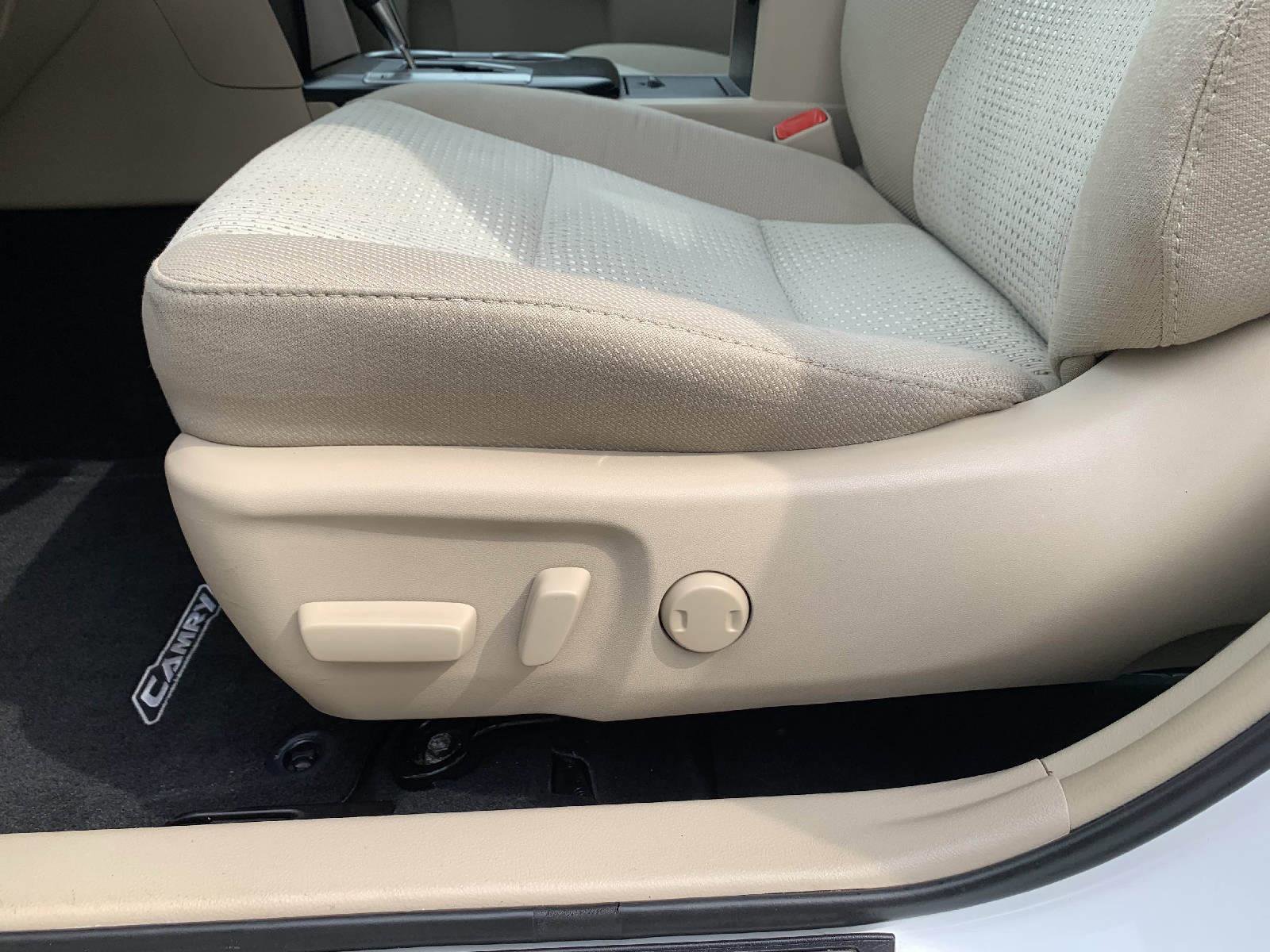 Used 2014 Toyota Camry LE FWD image 32