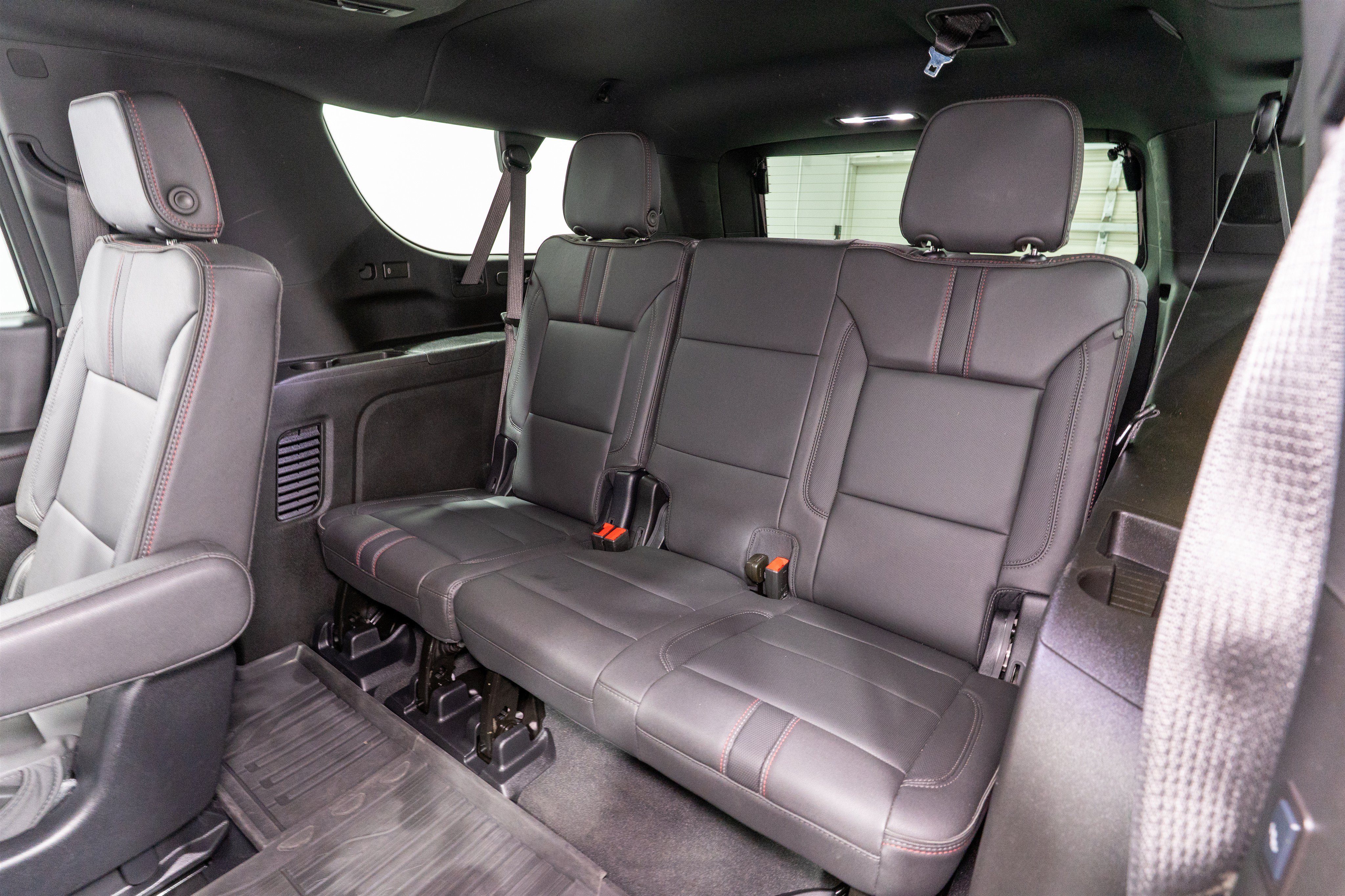 Used 2026 Chevrolet Suburban RST w/ Comfort Package AWD/4WD image 32