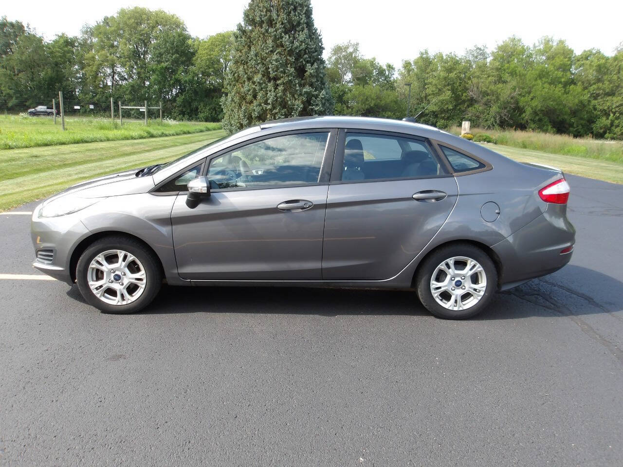 Used 2014 Ford Fiesta SE FWD image 9