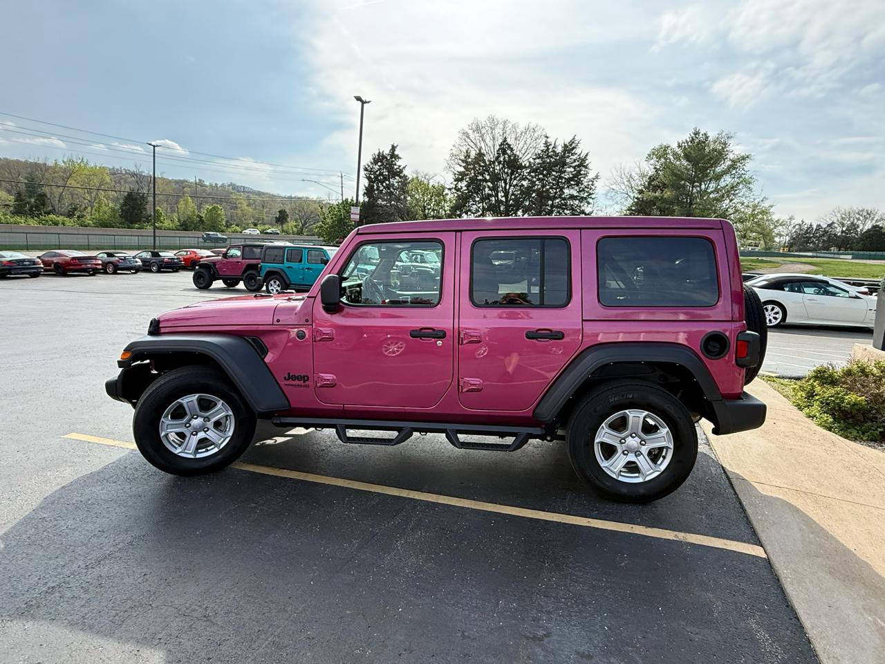 Used 2022 Jeep Wrangler Unlimited Sport w/ Sun And Sound Package AWD/4WD image 6