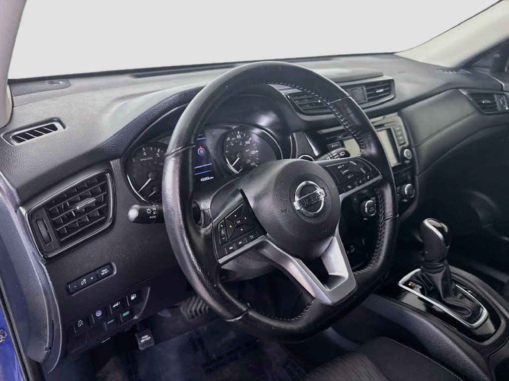 Used 2020 Nissan Rogue SV FWD image 22
