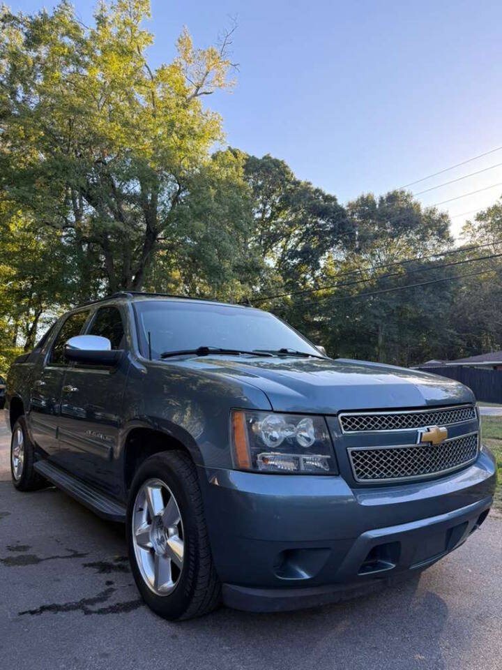 Used 2012 Chevrolet Avalanche LS RWD image 8