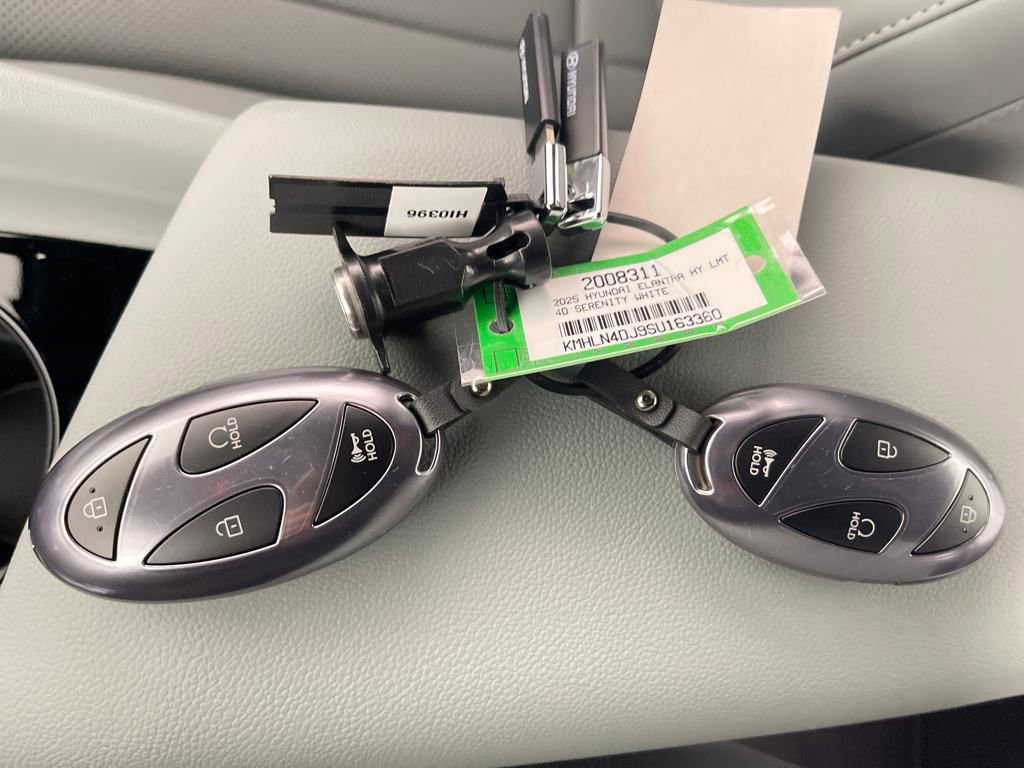 New 2025 Hyundai Elantra Limited image 26