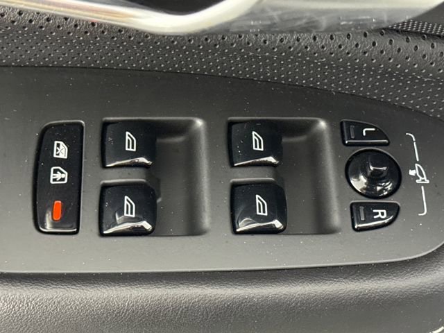 Used 2019 Volvo XC90 T5 R-Design image 24