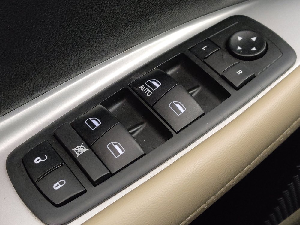 Used 2019 Dodge Journey SE FWD image 27
