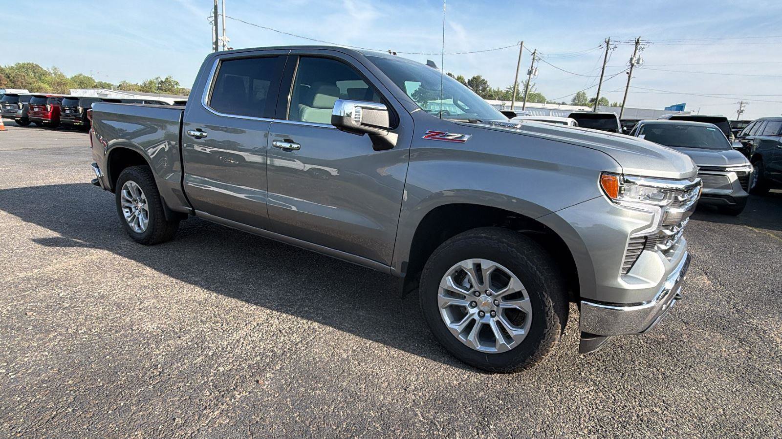 New 2026 Chevrolet Silverado 1500 LTZ w/ LTZ Premium Package AWD/4WD image 3