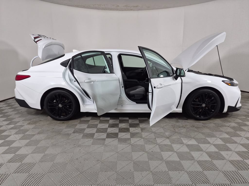 Used 2025 Toyota Camry SE FWD image 9