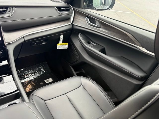 New 2025 Jeep Grand Cherokee Limited image 36