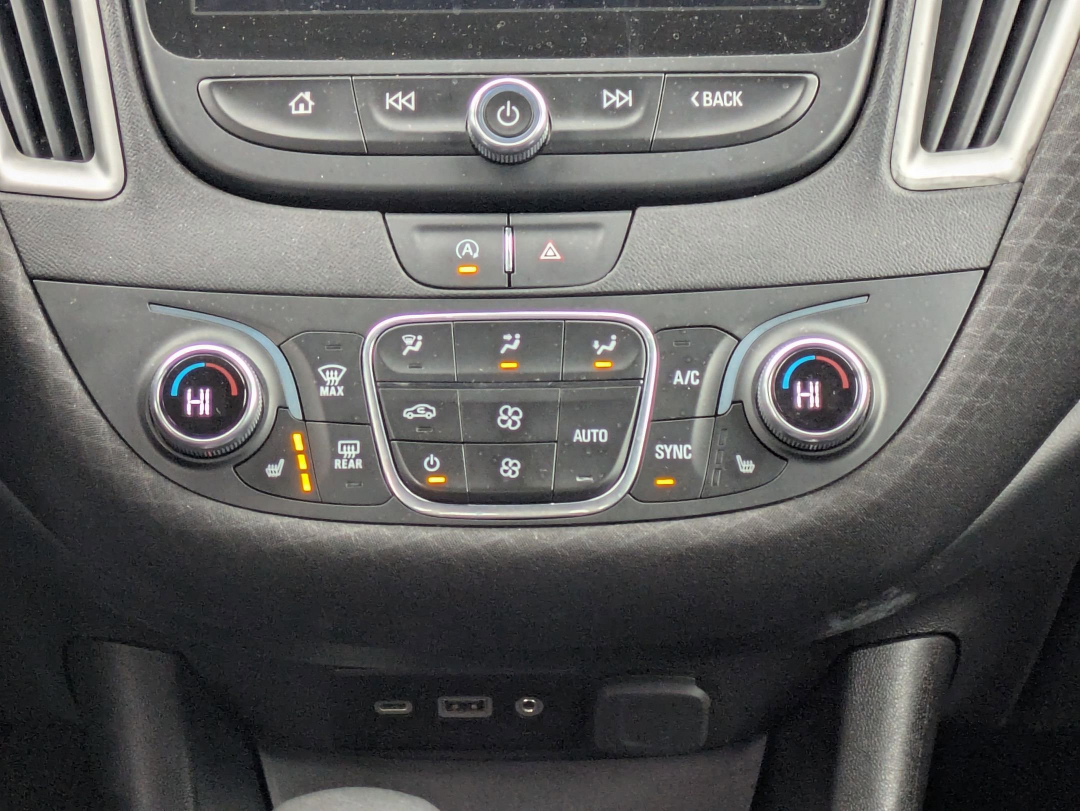 Used 2022 Chevrolet Malibu LT image 30