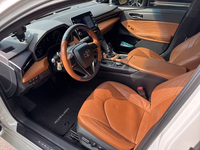 Used 2019 Toyota Avalon Limited FWD image 4
