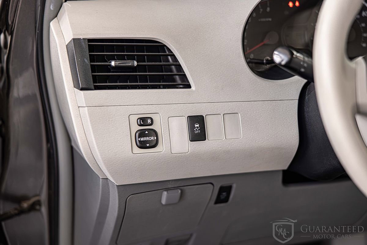 Used 2012 Toyota Sienna LE FWD image 19