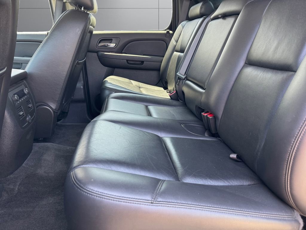 Used 2011 Chevrolet Avalanche LTZ AWD/4WD image 16