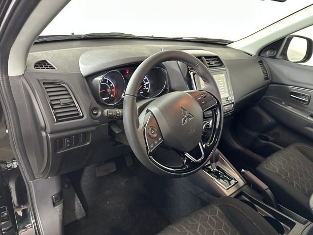 Used 2025 Mitsubishi Outlander Sport LE image 13