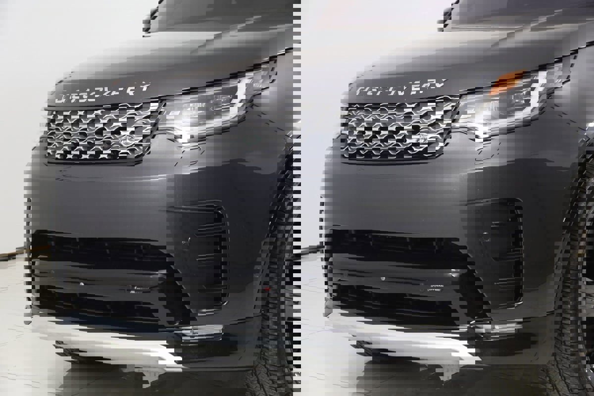Used 2023 Land Rover Discovery Metropolitan Edition image 58