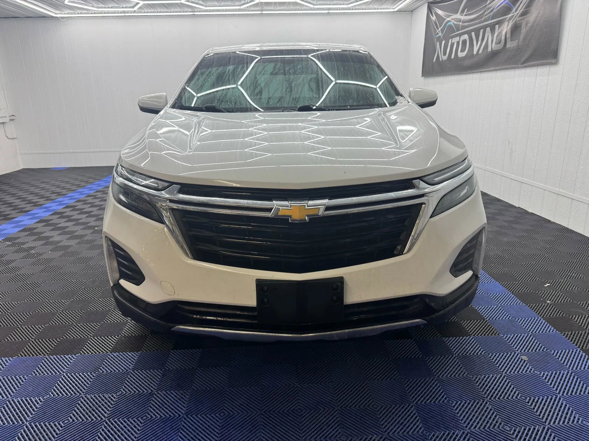 Used 2022 Chevrolet Equinox LT image 2