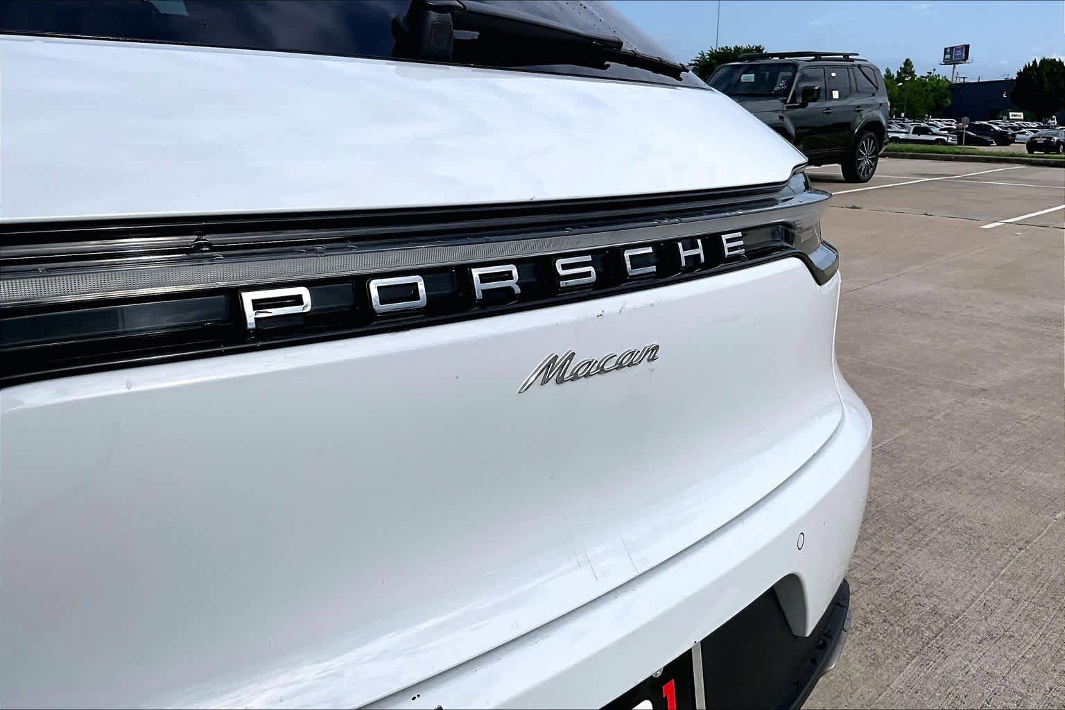 Used 2021 Porsche Macan AWD/4WD image 28