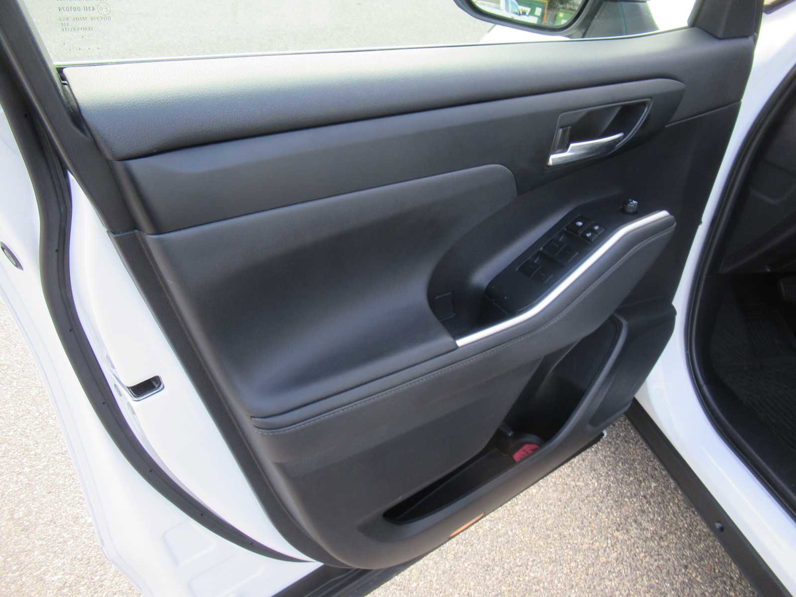 Used 2022 Toyota Highlander XLE image 15