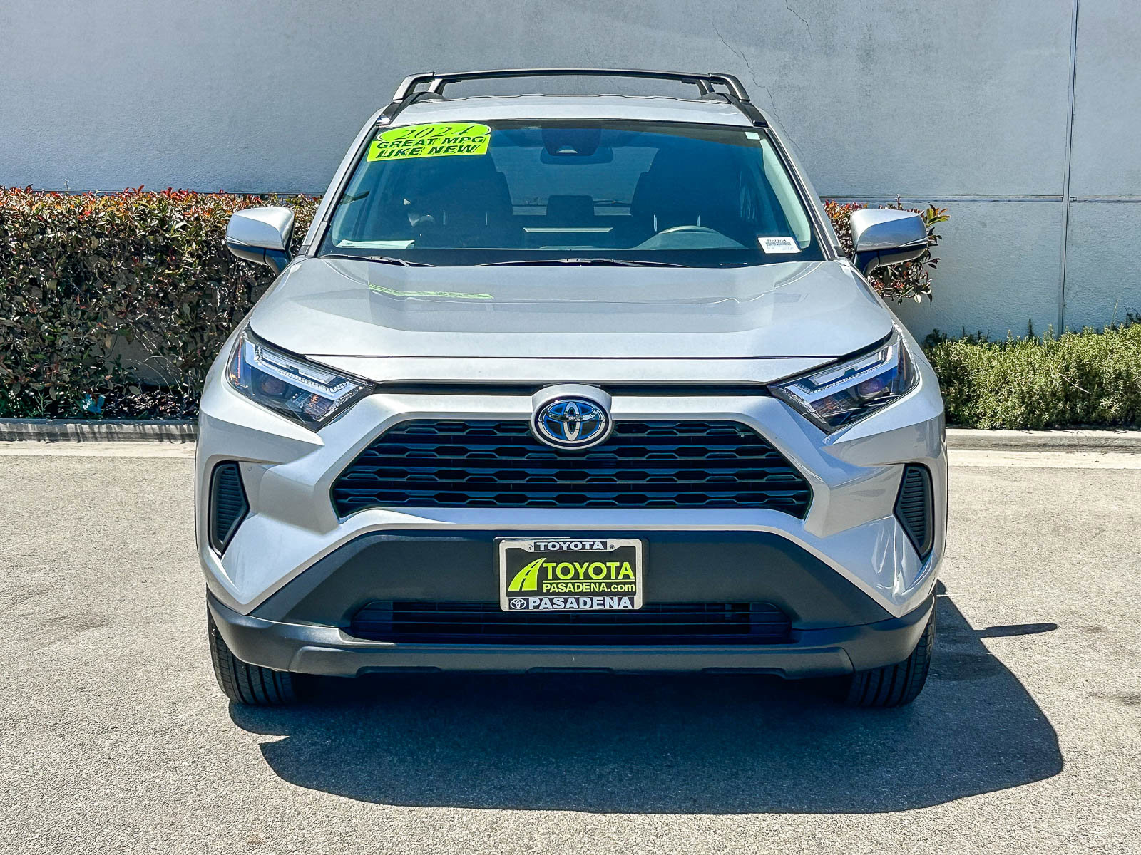 Used 2024 Toyota RAV4 XLE AWD/4WD image 2