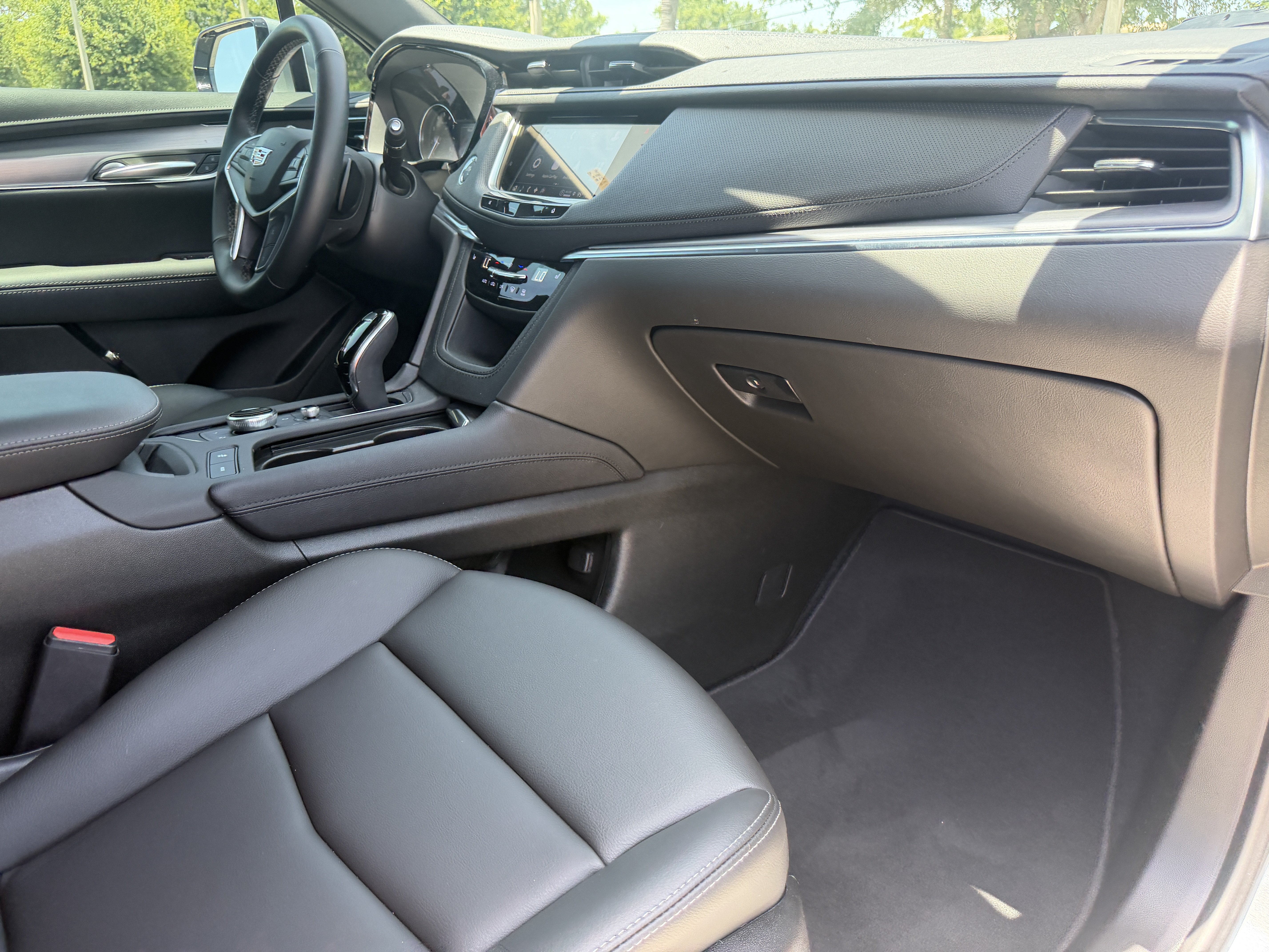 Certified 2025 Cadillac XT5 Luxury FWD image 12