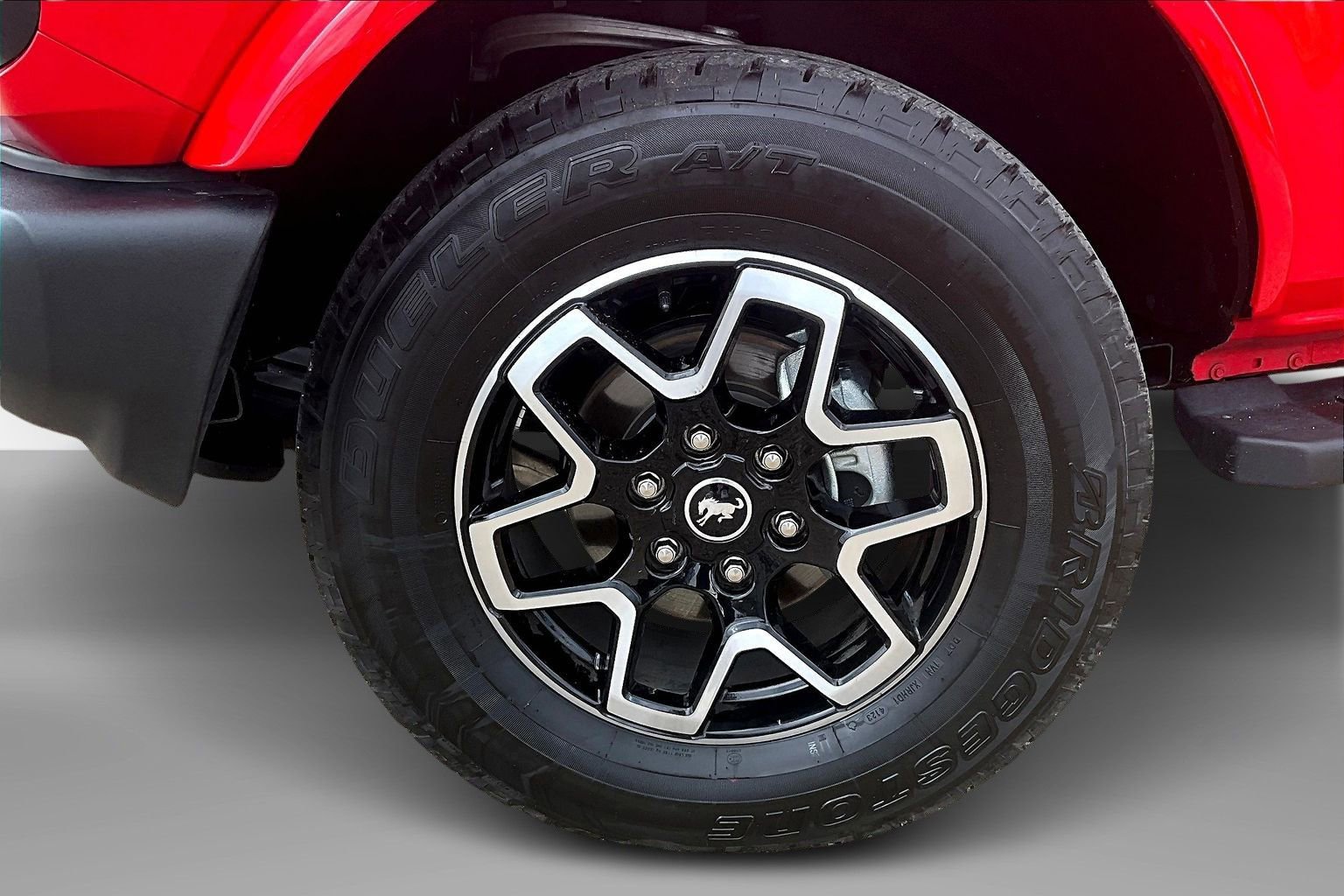 Used 2024 Ford Bronco Outer Banks image 9