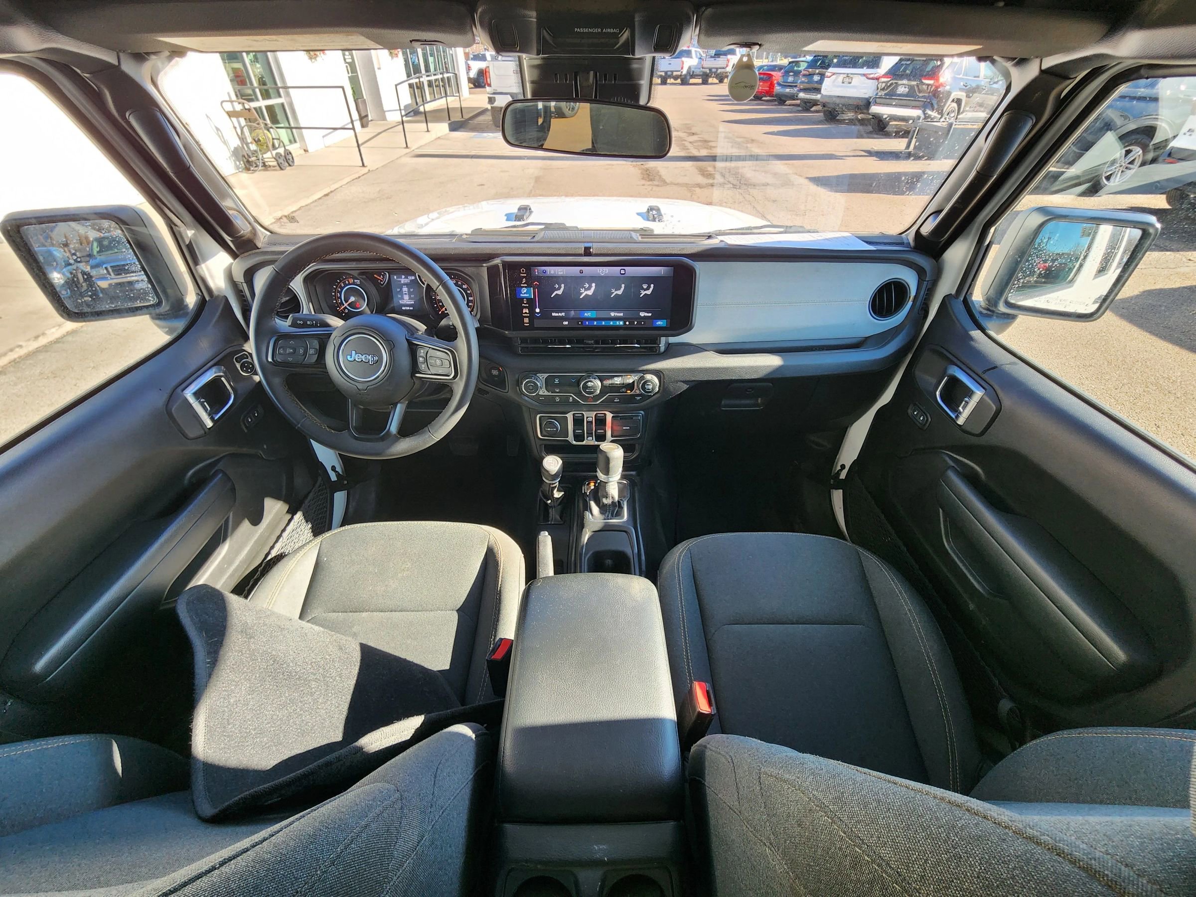 Used 2025 Jeep Gladiator Sport image 17