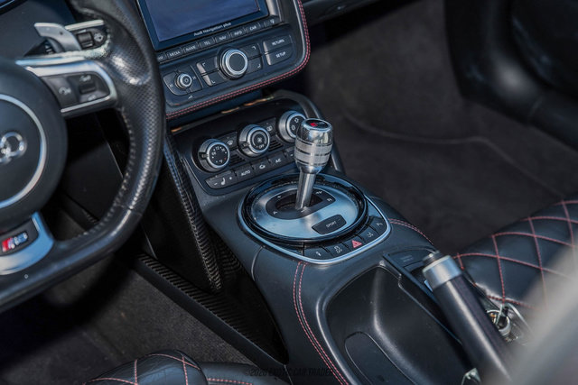 Used 2015 Audi R8 V8 w/ Full Leather Package image 59