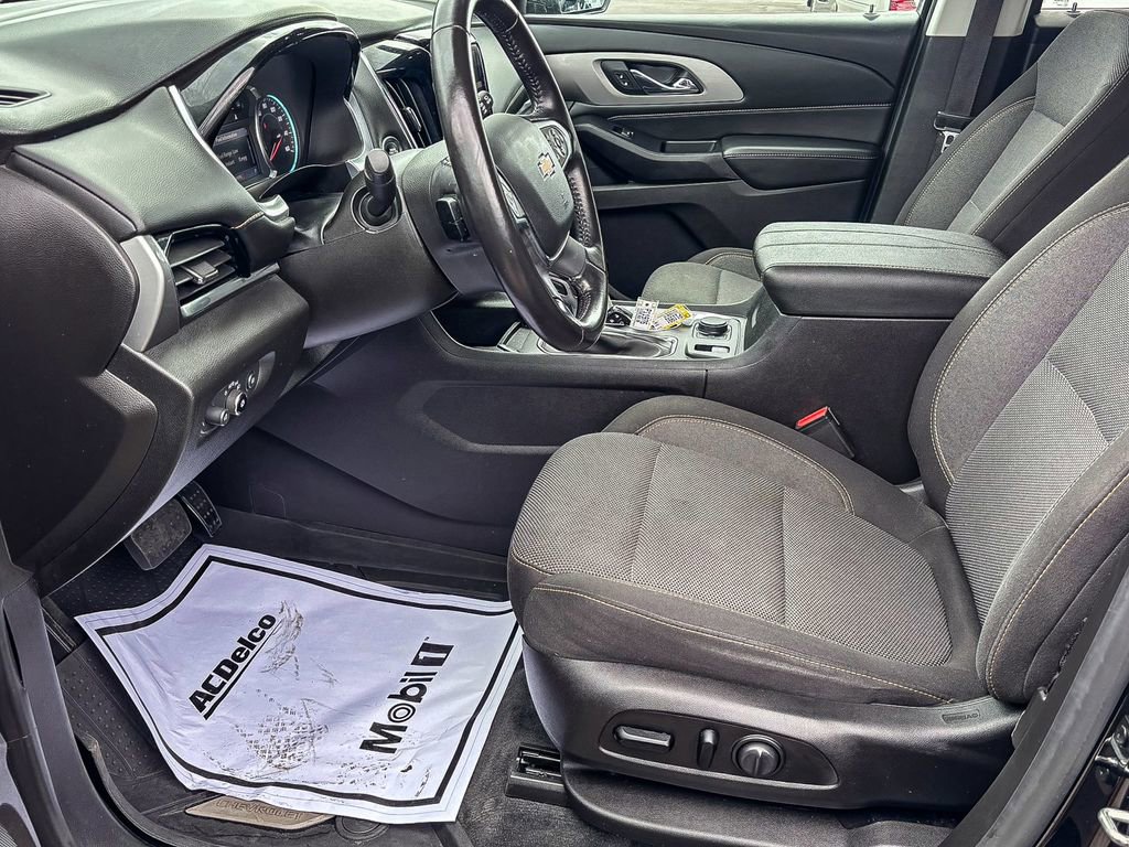 Used 2021 Chevrolet Traverse LT image 17