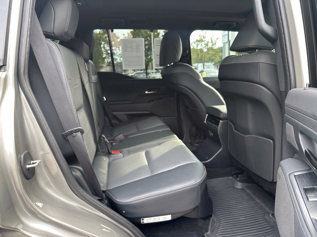 Used 2024 Lexus GX 550 w/ Accessory Package (Z1) AWD/4WD image 16