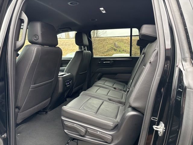 Used 2025 Chevrolet Suburban Z71 image 19