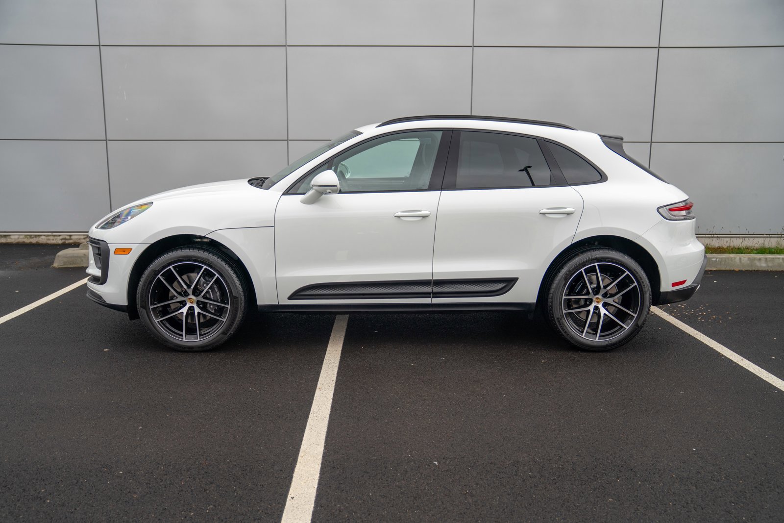 Certified 2025 Porsche Macan video 2