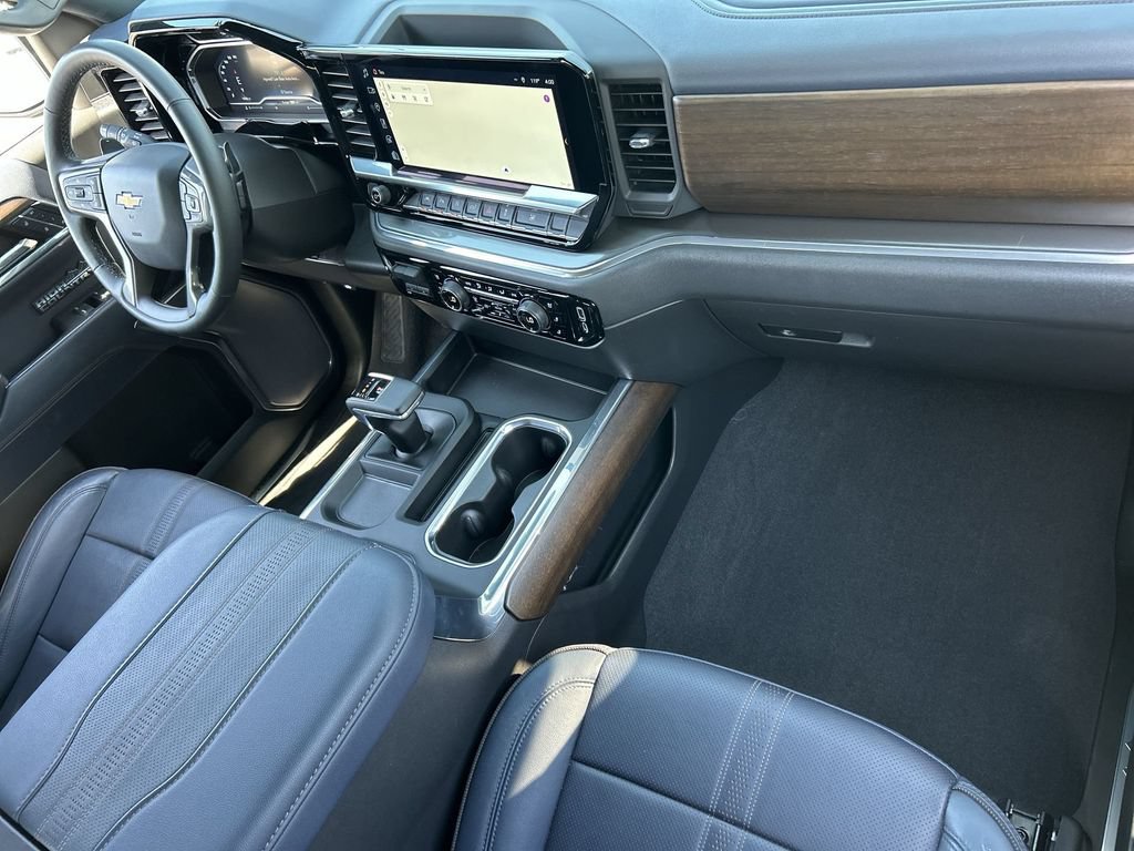 Used 2023 Chevrolet Silverado 1500 High Country w/ Technology Package AWD/4WD image 28