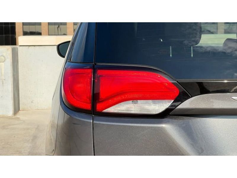 Used 2020 Chrysler Voyager Lxi image 53