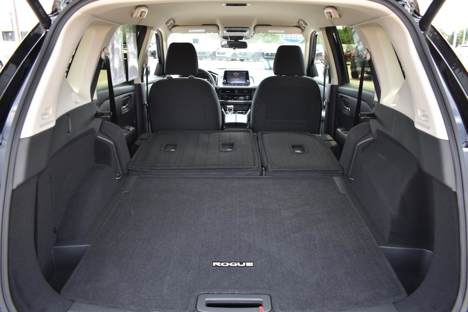 Used 2025 Nissan Rogue SV FWD image 18