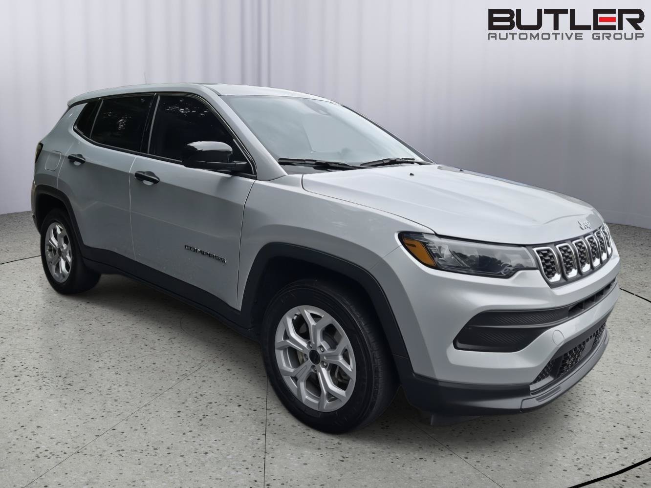 Used 2025 Jeep Compass Sport AWD/4WD image 3