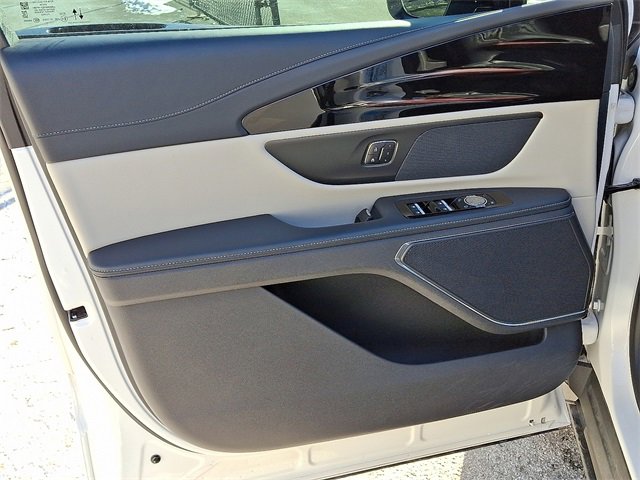 Used 2024 Lincoln Nautilus Reserve image 12