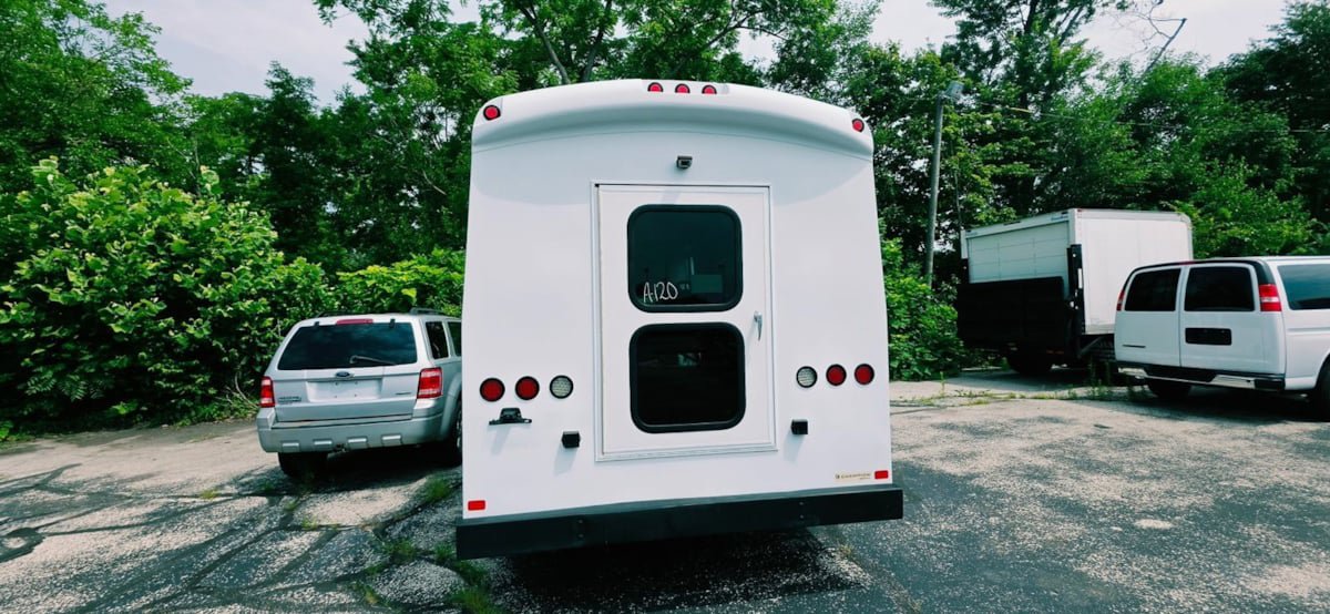 Used 2016 Ford E-450 and Econoline 450 Super Duty w/ Shuttle Bus Prep Package RWD image 5