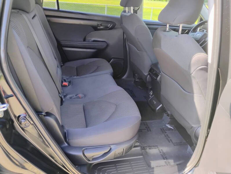 Used 2023 Toyota Highlander L FWD image 26