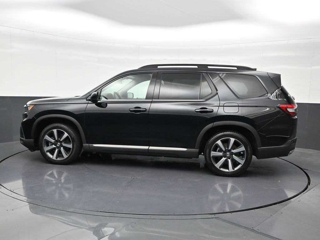 Used 2025 Honda Pilot Touring image 2