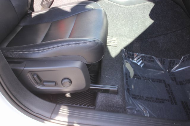 Used 2019 Volvo XC40 T5 Momentum image 31